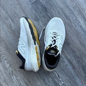 New Balance Men's 860 Fresh Foam running shoes